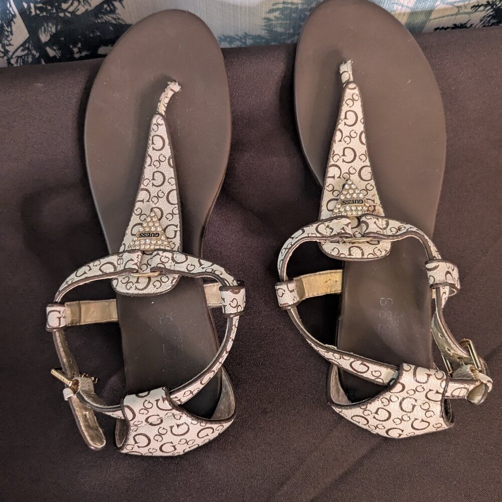 🤎 Guess Logo Print Rhinestone T-Strap Sandals — Size 9M